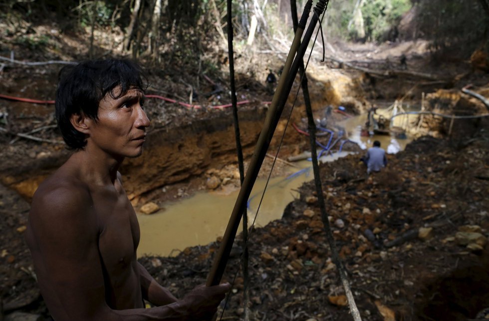 Garimpo ilegal está contaminando e pode matar índios Yanomami