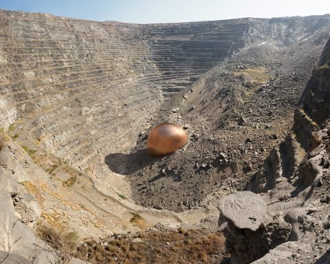 O buraco da mineração é mais embaixo