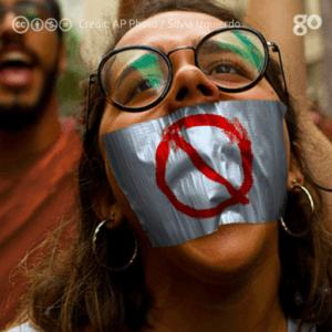 Governo pretende extinguir canais de comunicação da sociedade / Brazilian people/ Pueblo brasileño