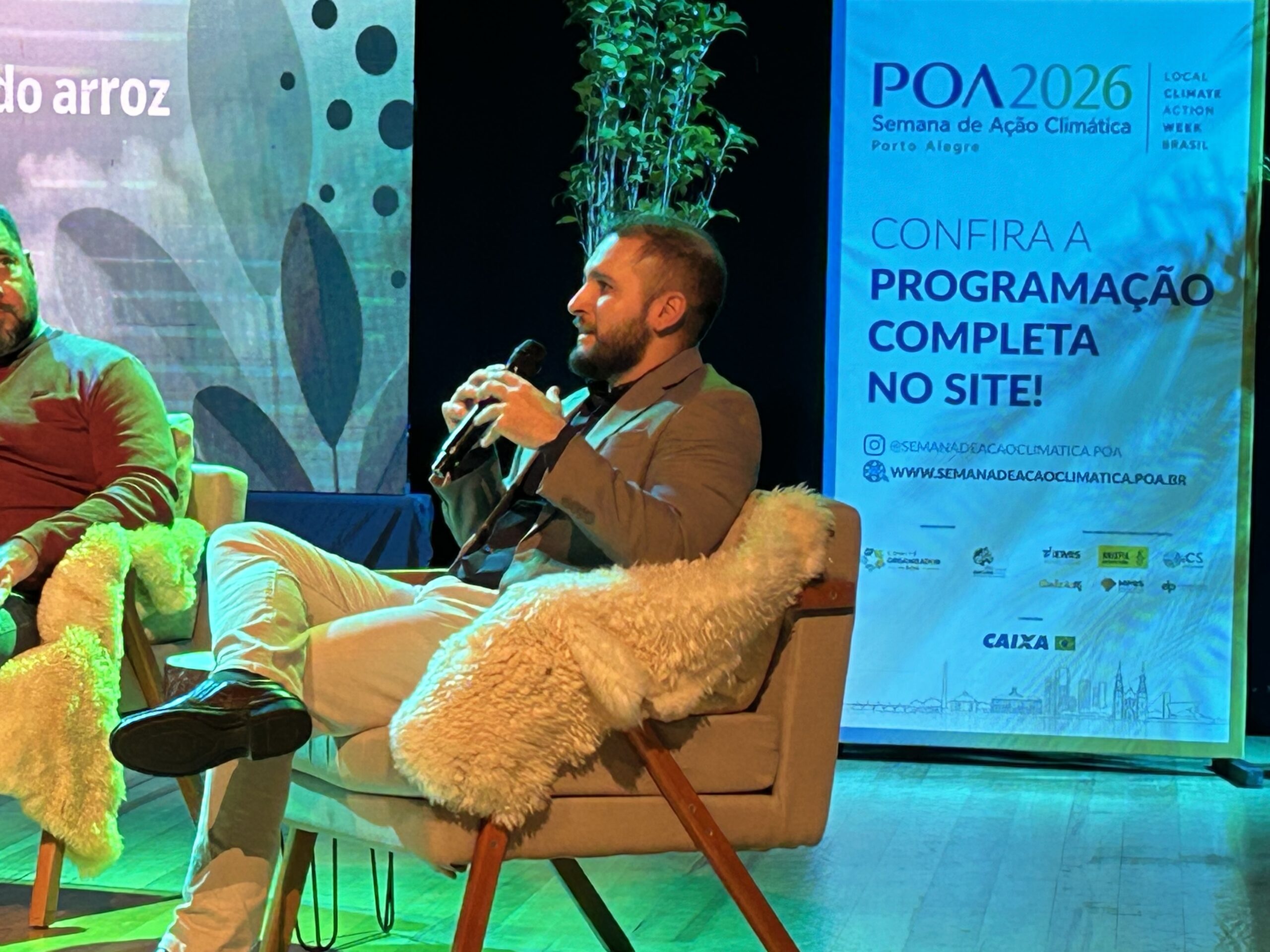 O Coordenador de Ciência do Imaflora Gabriel Quintana, em fala durante o painel "Menos metano, mais futuro: segurança alimentar e inovação no cultivo de arroz" na Semana de Ação Climática de Porto Alegre