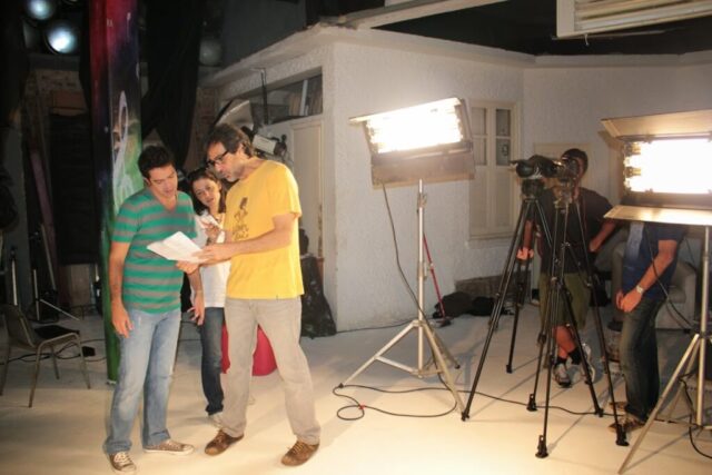 O ator Bruno Mazzeo e o diretor Marcos Prado, em ensaio nos bastidores da gravação da campanha "É a Gota D'água + 10"