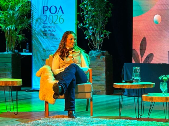 Painelista Mara Grohs (IRGA) durante fala em painel "Menos metano, mais futuro: segurança alimentar e inovação no cultivo de arroz"