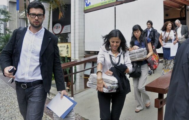 A CEO da Uma Gota no Oceano Maria Paula Fernandes e os integrantes do Movimento Gota D'água Sérgio Marone, Antonia Melo e demais