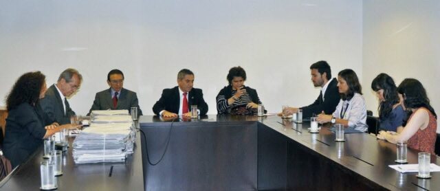 Representantes do Movimento Gota D'água em audiência com o até então secretário-geral da Presidência da República, Gilberto Carvalho, e os ministros da época Edison Lobão (Minas e Energia) e Izabela Teixeira (Meio Ambiente)