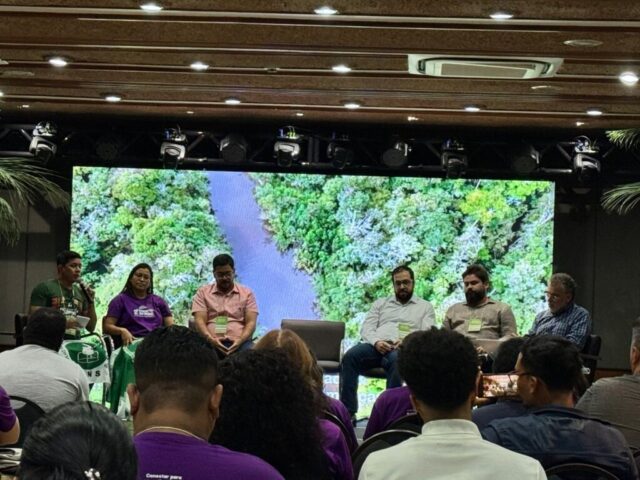 Painel de discussão no 2º Encontro da Rede Conexão Povos da Floresta Painel de discussão no 2º Encontro da Rede Conexão Povos da Floresta