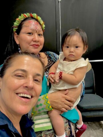 Registro de Maria Paula Fernandes e amiga, durante o 2º Encontro da Rede Conexão Povos da Floresta Registro de Maria Paula Fernandes e amiga, durante o 2º Encontro da Rede Conexão Povos da Floresta