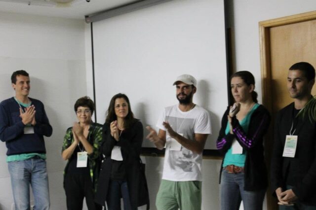 Representantes da Uma Gota no Oceano, incluindo a fundadora e atual CEO, Maria Paula Fernandes, no evento