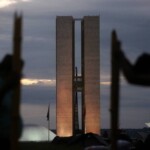 Cerca de 1,2 mil liderancas indigenas montam o Acampamento Terra Livre 2015 durante a Semana de Mobilizacao Nacional Indigena. Povos de diversas regioes do Brasil estao na capital federal e esperam ser ouvidos por representantes do Estado para impedir retrocessos nos direitos indigenas. Foto: Lunaé Parracho / Mobilização Nacional Indigena