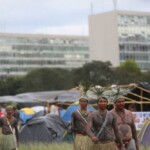 Cerca de 1,2 mil liderancas indigenas montam o Acampamento Terra Livre 2015 durante a Semana de Mobilizacao Nacional Indigena. Povos de diversas regioes do Brasil estao na capital federal e esperam ser ouvidos por representantes do Estado para impedir retrocessos nos direitos indigenas. Foto: Lunaé Parracho / Mobilização Nacional Indigena