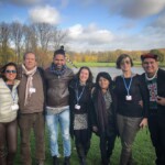 Equipe Gota e lideranças indígenas aproveitam uma pausa nos trabalhos para uma foto no Rheinaue Park, um dos espaços da Conferência.