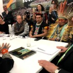 Lideranças indígenas discutem a Medida Provisória que tem como objetivo perdoar dívidas dos grandes proprietários rurais.