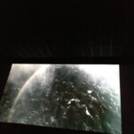 Imagens estonteantes nos convidam para um passeio pelas artérias da Terra: os rios. Também chama a atenção para esta beleza ameaçada pela construção de barragens.