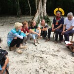 Raoni Metuktire e Megaron Txucarramãe, lideranças caiapó, se reúnem com jovens do movimento Fridays For Future da Bélgica e do Reino Unido.