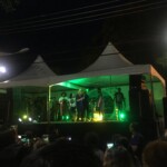 Líder caiapó Raoni Metuktire fala no palco da noite de abertura do evento “Amazônia: Centro do Mundo”, em Altamira (PA).