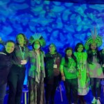 As participantes da mesa na Zona Verde junto com a turma de Uma Gota No Oceano