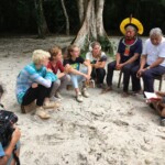 Raoni Metuktire e Megaron Txucarramãe, lideranças caiapó, se reúnem com jovens do movimento Fridays For Future da Bélgica e do Reino Unido.