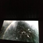 Imagens estonteantes nos convidam para um passeio pelas artérias da Terra: os rios. Também chama a atenção para esta beleza ameaçada pela construção de barragens.