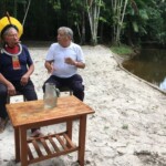 Líderes caiapó Raoni Metuktire e Megaron Txucarramãe durante reunião em Altamira (PA)